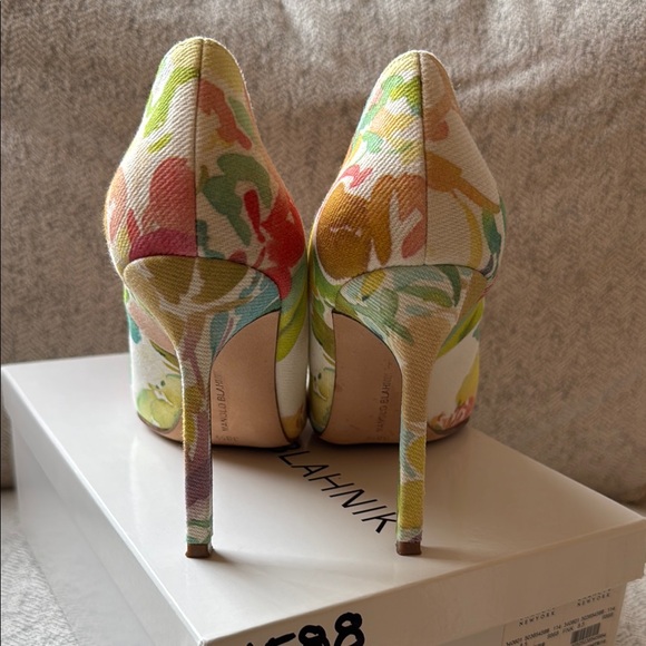 Manolo Blahnik BB 105 Pumps - Picture 9 of 13